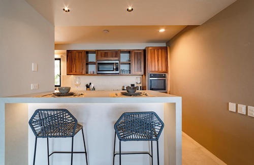 Centro Copropriété | 2 King Bed Suites, Ocean Views & Beach Access