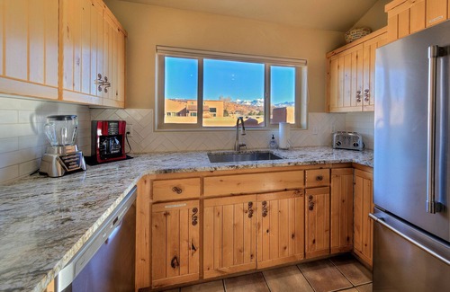 Moab South Valley Maison | Rim Village Amazing Views, 2 lits king size, piscine (de saison) et spa, clôture sud