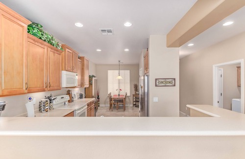 San Tan Valley Maison | 2 King Beds! Private Spa! 2 Bedroom & 2 Bathroom Home in Queen Creek!
