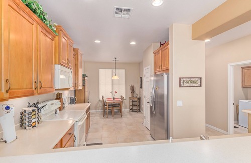 San Tan Valley Maison | 2 King Beds! Private Spa! 2 Bedroom & 2 Bathroom Home in Queen Creek!