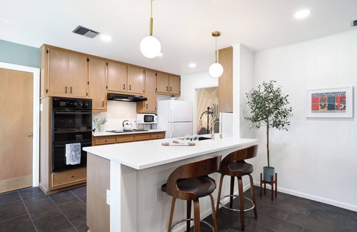 Wetmore Maison | 2 Kings~1 Queen w/ Big Backyard+Fire Pit/ 10 min's to Med Center & Airport