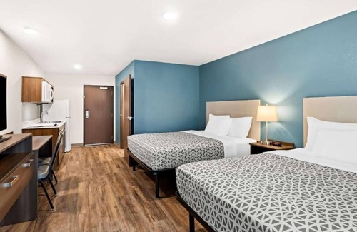 Dupont Hôtel | 2 Kitchen-Equipped Units in Commerce City – 15 Min to Central Denver Attractions