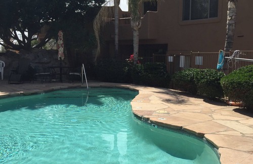 Red Mountain Ranch Maison | 2 master suites plus kitchenette in upper level of our townhome