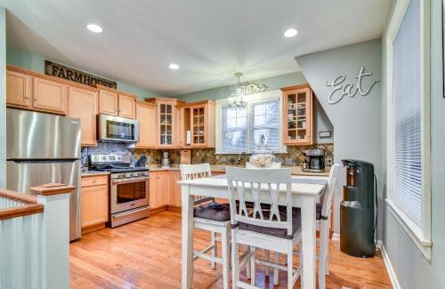 Oak Grove Maison | 2 Mi to Bay Park Charming Milwaukie Getaway