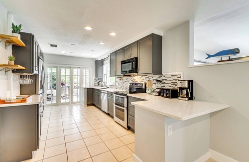 Yacht Club Maison | 2 Mi to Beach: Canal-Front Retreat in Cape Coral!