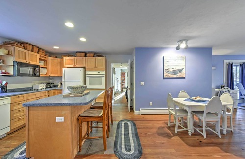 Buzzards Bay Appartement | Appartement spacieux Bourne près de Monument Beach!
