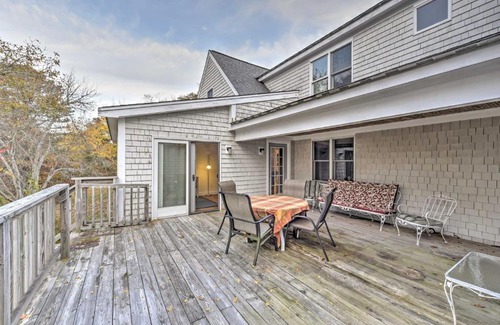 Buzzards Bay Appartement | 2 Mi to Beach Nautical Retreat in Bourne!