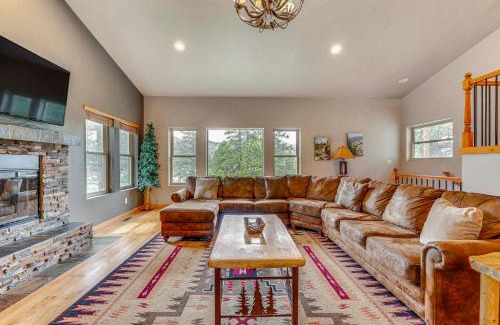 Estes Park Maison | 2 Mi to Downtown Home with Hot Tub in Estes Park!