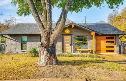 Rosewood Maison | 2 Mi to Dtwn Austin Getaway with Natural Pool