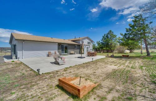 Castle Rock Maison | 2 Mi to Dtwn Castle Rock Home with Furnished Patio