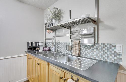 Forest Grove Appartement | 2 Mi to Dtwn Forest Grove Quiet Studio with Yard