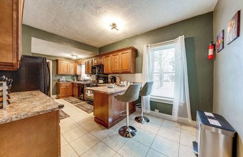 Joliet Appartement | 2 Mi to Dtwn: Spacious Apartment in Joliet