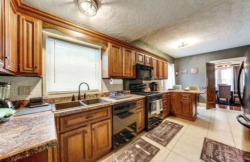 Joliet Appartement | 2 Mi to Dtwn: Spacious Apartment in Joliet