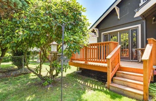 Hilltop Maison | 2 Mi to Dtwn Tacoma Charming Home with Deck and Yard!