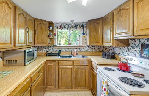 Fayetteville Maison | 2 Mi to Hiking Trails Cozy Fayetteville Cottage!