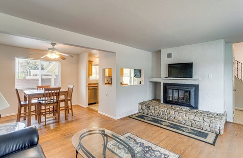Chambers Heights Maison | 2 Mi to Hospitals: Home w/ Private Yard in Aurora