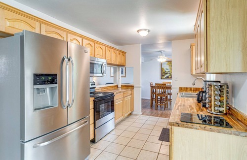 Chambers Heights Maison | 2 Mi to Hospitals: Home w/ Private Yard in Aurora