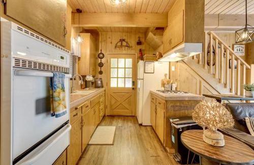 Arrowhead Villas Maison | 2 Mi to Lake Arrowhead Pet-Friendly Cabin
