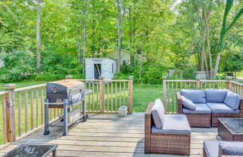 Shorewood-Tower Hills-Harbert Appartement | 2 Mi to Lake Michigan Pet-Friendly Sawyer Apt