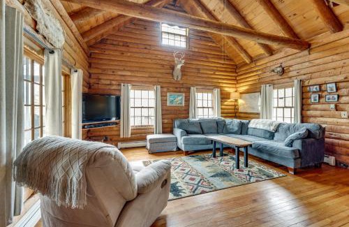 West Burke Maison | 2 Mi to Lake Willoughby Peaceful Log Cabin!