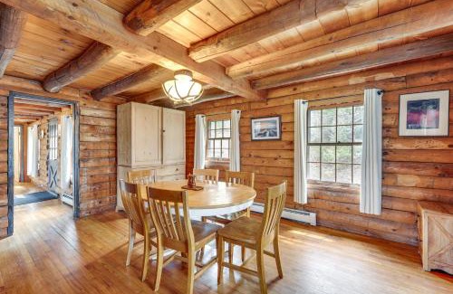 West Burke Maison | 2 Mi to Lake Willoughby Peaceful Log Cabin!