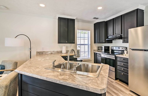 Starkville Cottage | 2 Mi to MSU: Chic Cottage Retreat w/ Yard!