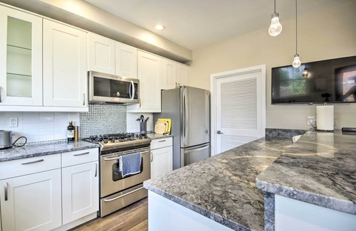 Le Droit Park Maison | 2 Mi to National Mall: Modern DC Retreat w/ Patio