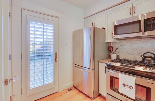 Le Droit Park Maison | 2 Mi to National Mall: Stunning Townhome w/ Patio!