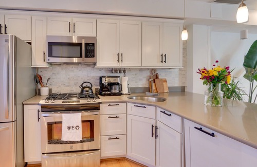 Le Droit Park Maison | 2 Mi to National Mall: Stunning Townhome w/ Patio!