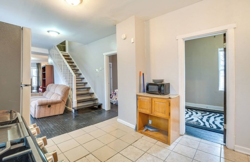 Back of the Yards Maison | 2 Mi to Red Line: Chicago Home Near Sherman Park