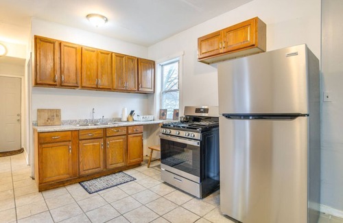 Back of the Yards Maison | 2 Mi to Red Line: Chicago Home Near Sherman Park