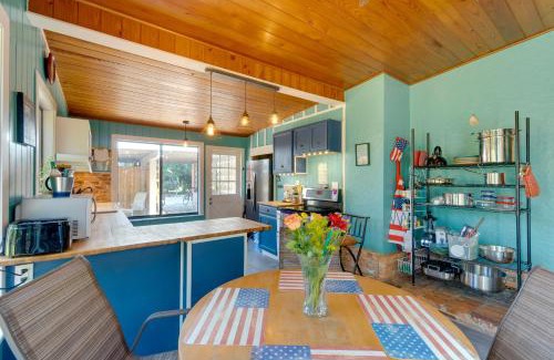 Palmetto Maison | 2 Mi to Riverwalk Palmetto Gem with Fire Pit and BBQ