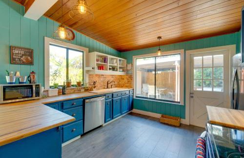 Palmetto Maison | 2 Mi to Riverwalk Palmetto Gem with Fire Pit and BBQ