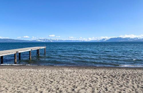 Lake Forest Maison | 2 Mi to Skylandia Beach Tahoe City Home with Deck