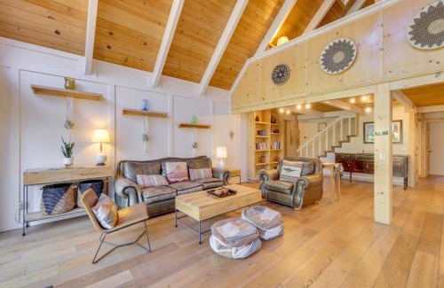 Lake Forest Maison | 2 Mi to Skylandia Beach Tahoe City Home with Deck