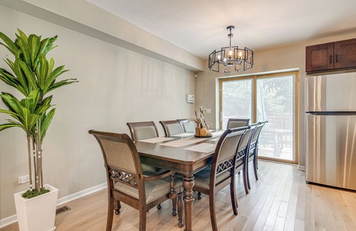 South Shore Maison | 2 Mi to South Shore Beach: Urban Retreat w/ Yard