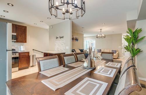 South Shore Maison | 2 Mi to South Shore Beach: Urban Retreat w/ Yard