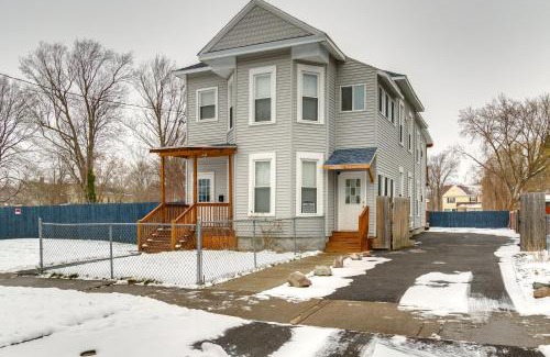 Westside Appartement | 2 Mi to Syracuse University Apt with Fire Pit