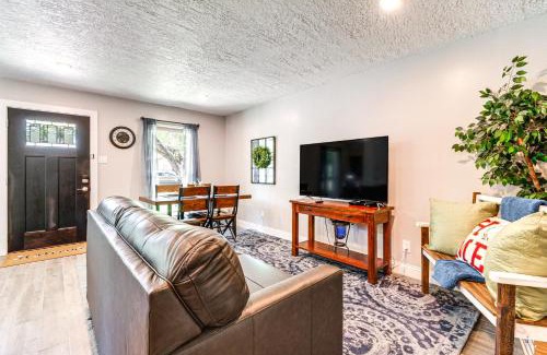 College Station Maison | 2 Mi to Texas AandM Pet-Friendly Duplex with Yard!