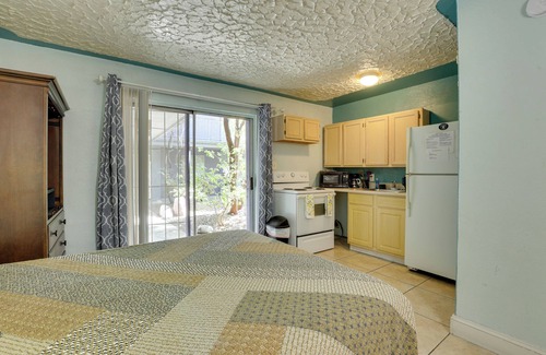 Las Vegas Appartement | 2 Mi to The Strip: Vegas Studio w/ Patio