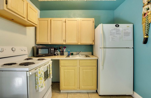 Las Vegas Appartement | 2 Mi to The Strip: Vegas Studio w/ Patio