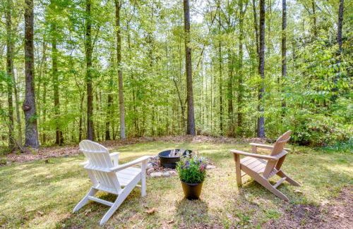 Toccoa Appartement | 2 Mi to Toccoa Falls Cozy Getaway with Fire Pit!