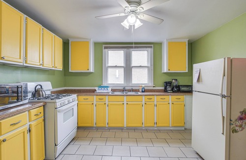 Washington Park Appartement | < 2 Mi to UChicago: Apt Near Bus Stops!