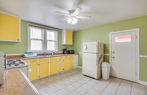 Washington Park Appartement | < 2 Mi to UChicago: Apt Near Bus Stops!