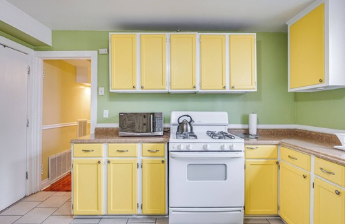 Washington Park Appartement | < 2 Mi to UChicago: Apt Near Bus Stops!