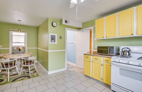 Washington Park Appartement | < 2 Mi to UChicago: Apt Near Bus Stops!