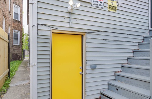 Woodlawn Appartement | < 2 Mi to UChicago: Pet-Friendly Getaway w/ Yard