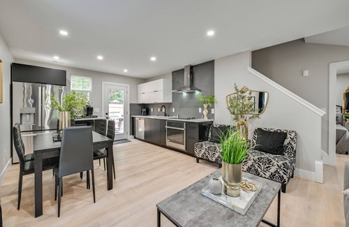 Biddleville Maison | 2 Mi to Uptown Charlotte: Family Home w/Game Room