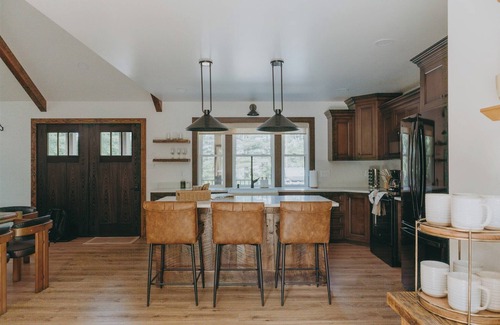 Kunkletown Cabine | 2 Miles from Blue Mountain Ski Resort & 2 Hours from New York City, Philadelphia & Lancaster with luxurious beds, pickleball, hot tub, fireplace, pool table & more