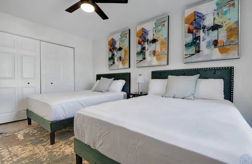 Clinton Maison | 2 Miles from Downtown Clinton
